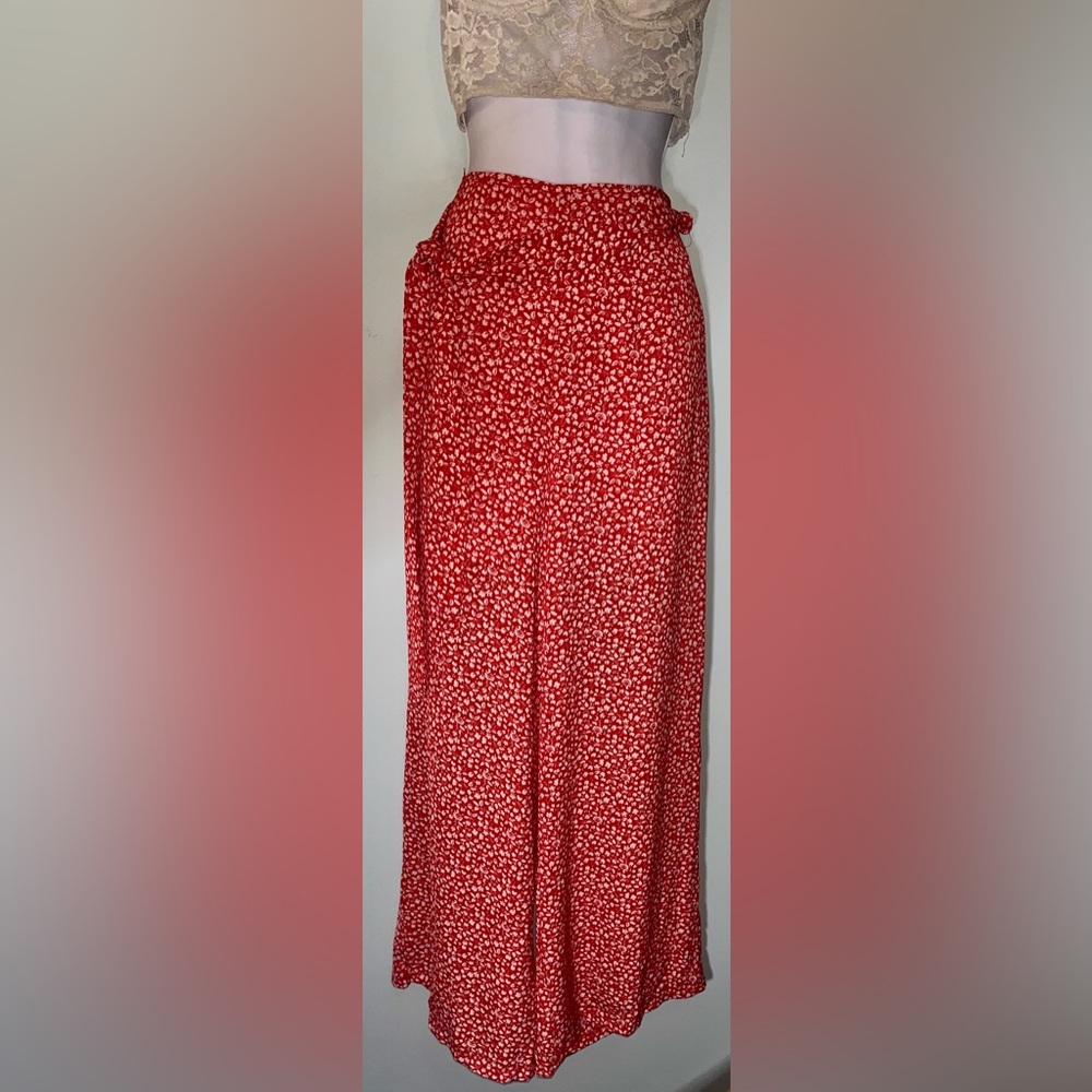 🤩🎈💋Red Floral Nantucket Style Pants💋🎈🤩